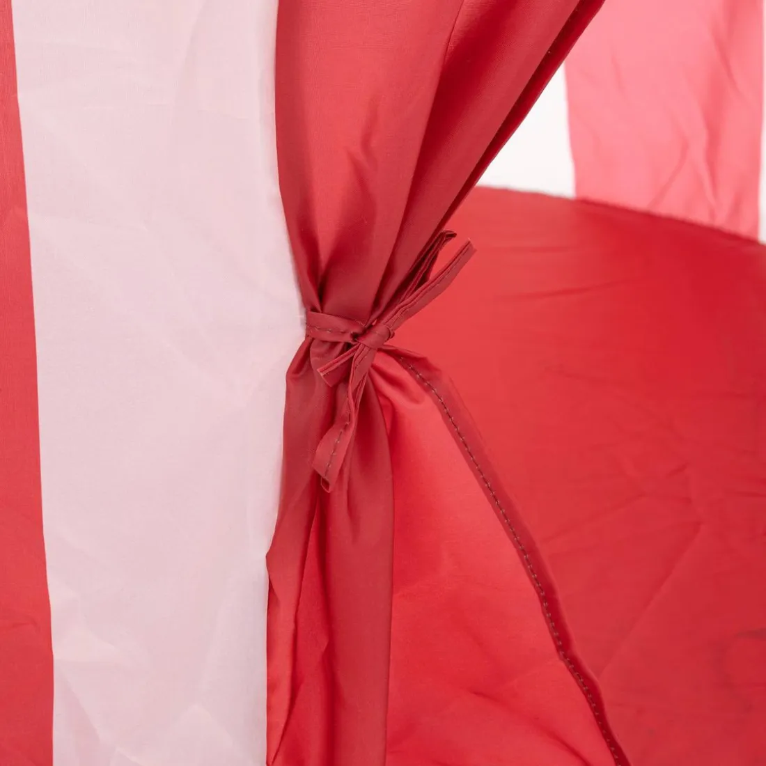 Tente rouge