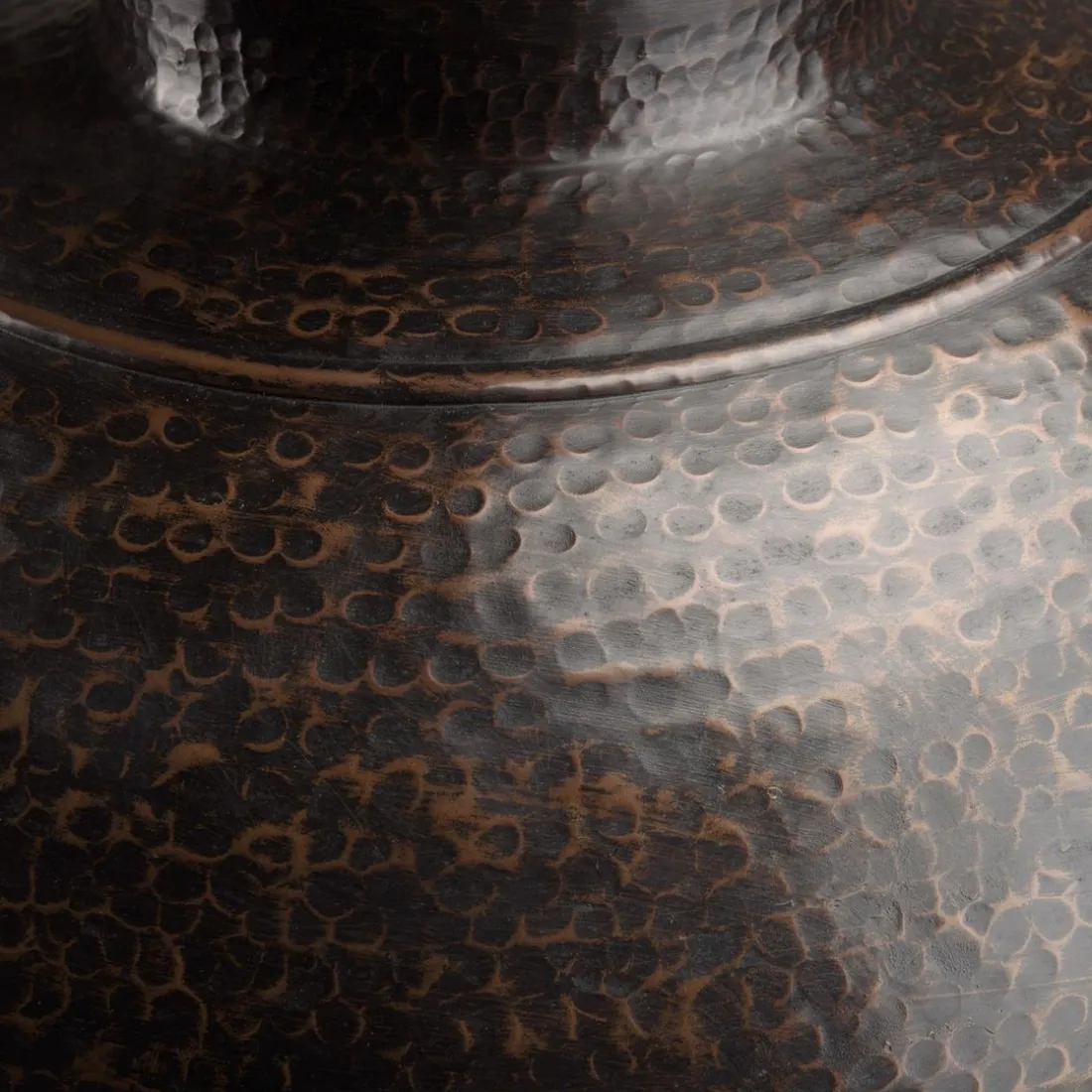 Vase alu couleur cuivre noir antique effet martelé HONORE